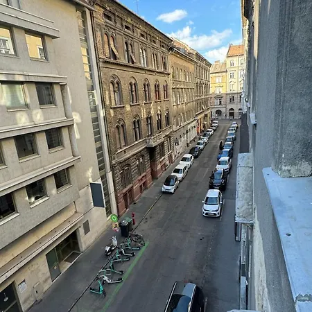 Weiner Central * Boedapest