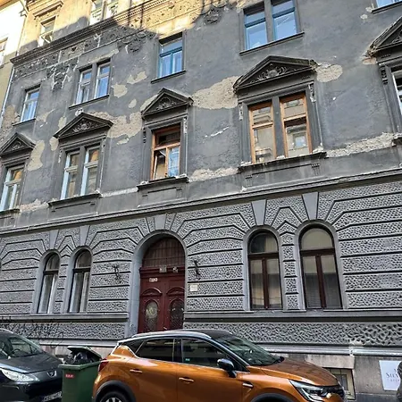 Weiner Central Apartment