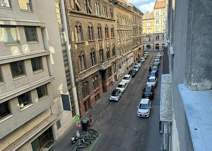 Weiner Central * Budapeste